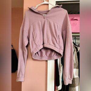 Tilly’s cropped sweatshirt
